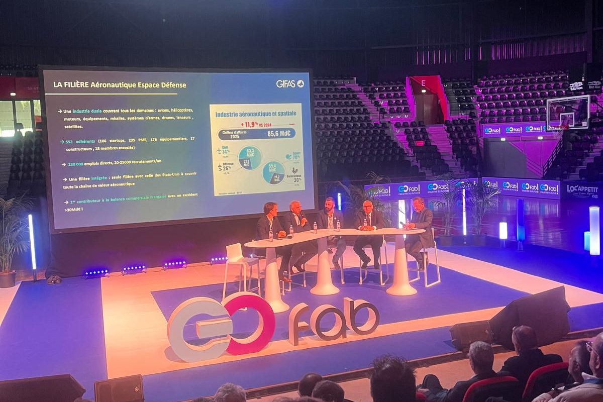 La table ronde de la conférence inaugurale du GoFab 2026, devant la présentation de la filière par le GIFAS