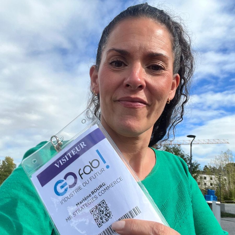 Marlène Bourg avec son badge visiteur du GoFab, le 13 octobre 2026